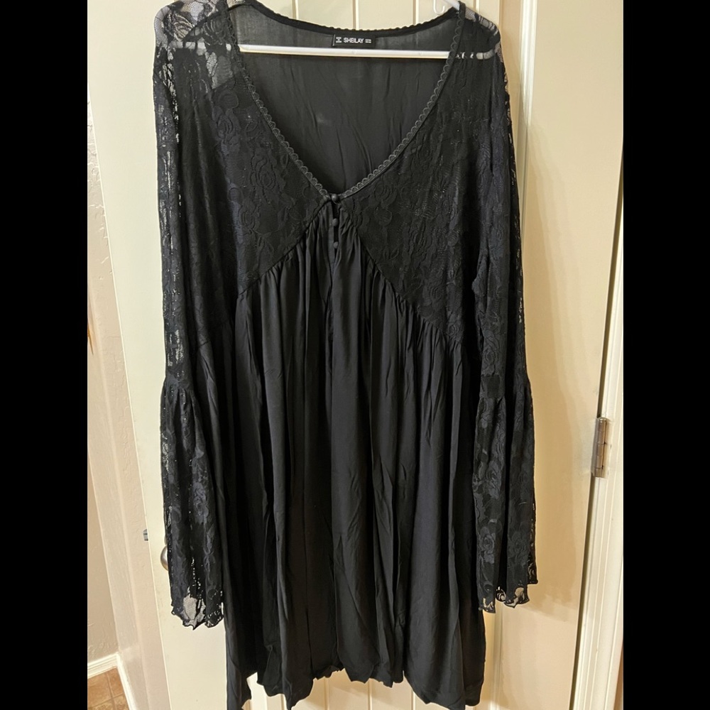 Black dress - Picture 1 of 6